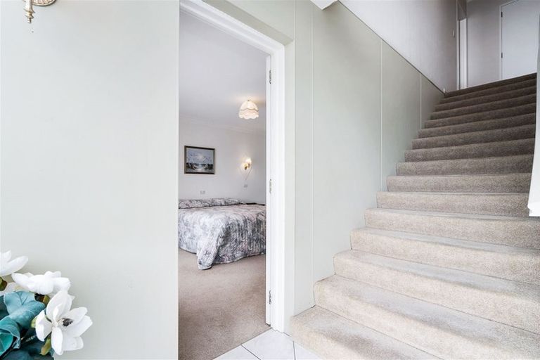 Photo of property in 2/266 Western Hills Drive, Avenues, Whangarei, 0110