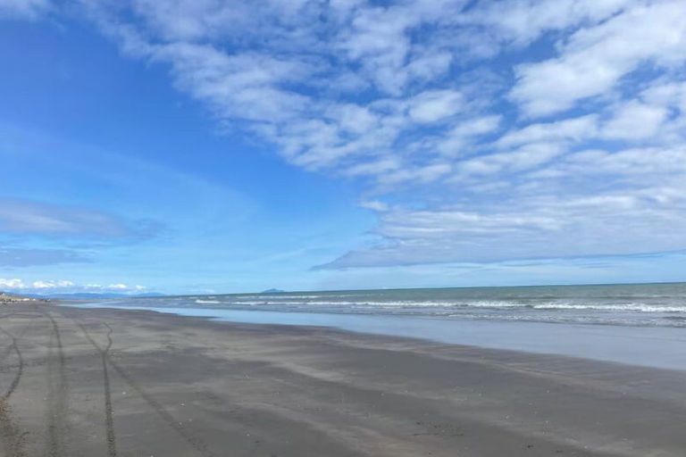 Photo of property in 22 Nelson Street, Foxton Beach, Foxton, 4815