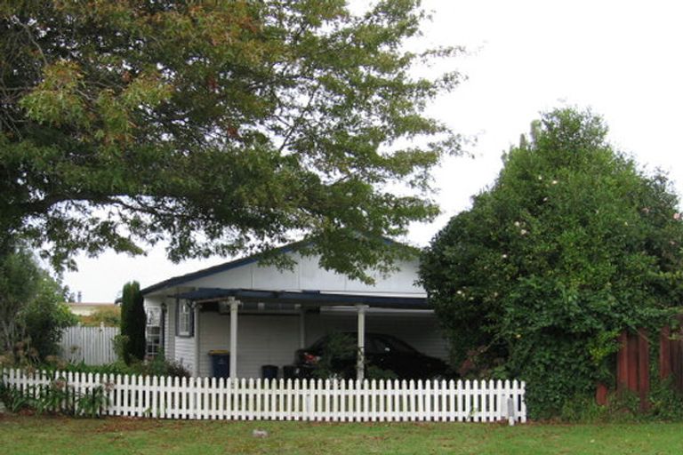 Photo of property in 3 Realm Place, Massey, Auckland, 0614