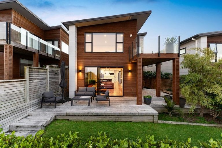 Photo of property in 9 Coastview Lane, Long Bay, Auckland, 0630