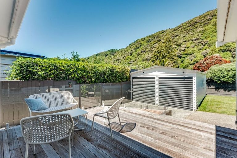 Photo of property in 73 Oroua Street, Eastbourne, Lower Hutt, 5013