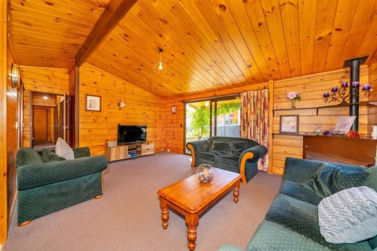 Photo of property in 10 Jasper Grove, Birchville, Upper Hutt, 5018
