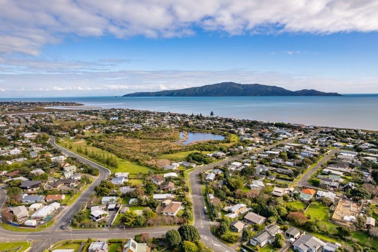 Photo of property in 47 Waimea Road, Waikanae Beach, Waikanae, 5036