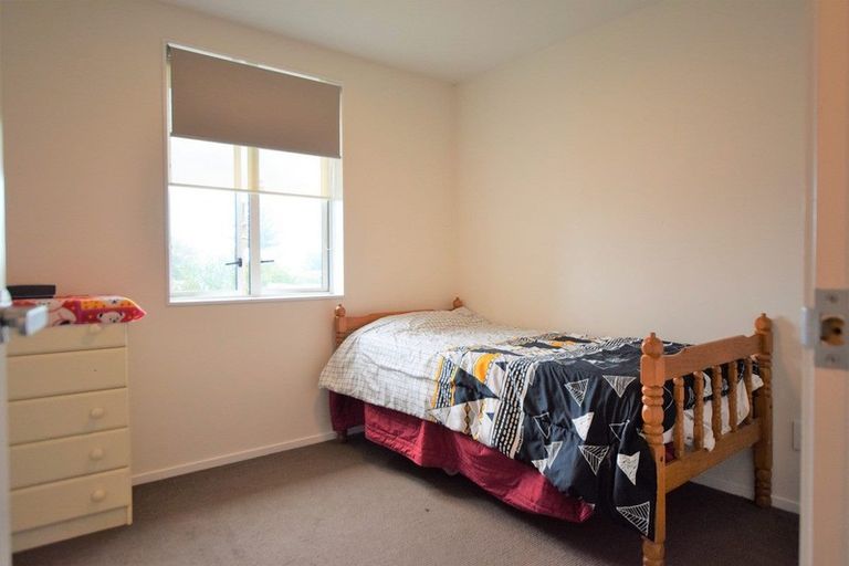 Photo of property in 75 Grove Road, Papakura, 2110