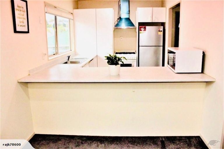 Photo of property in 1/49 Sungrove Rise, Sunnyvale, Auckland, 0612