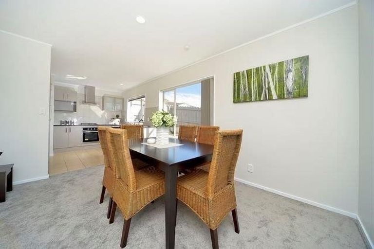 Photo of property in 2/25 Kopara Place, Clendon Park, Auckland, 2103