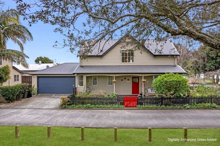 Photo of property in 16 Rangiwhea Road, Waiuku, 2123