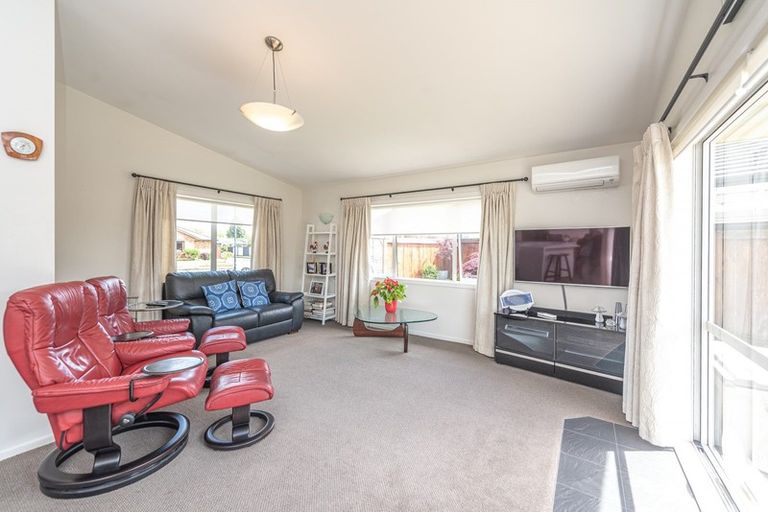 Photo of property in 2 Gilligan Close, College Estate, Whanganui, 4500