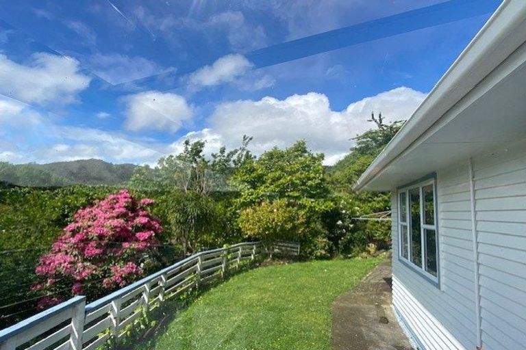 Photo of property in 216a Waddington Drive, Naenae, Lower Hutt, 5011