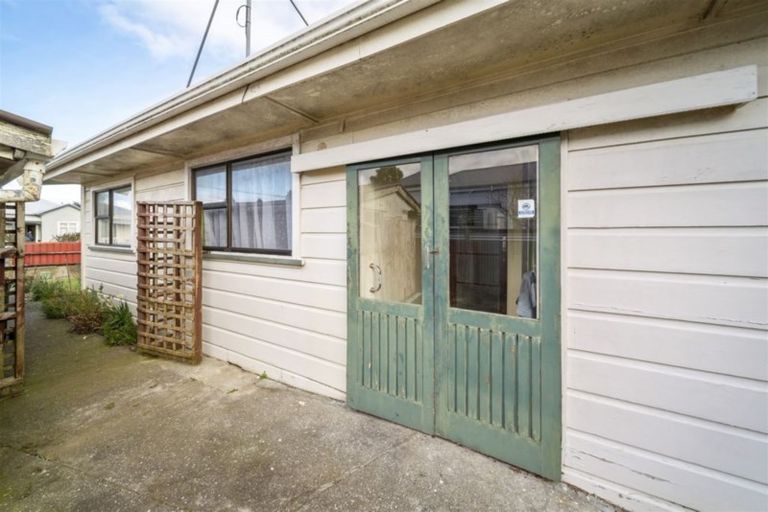 Photo of property in 1 Tawhiti Road, Hawera, 4610