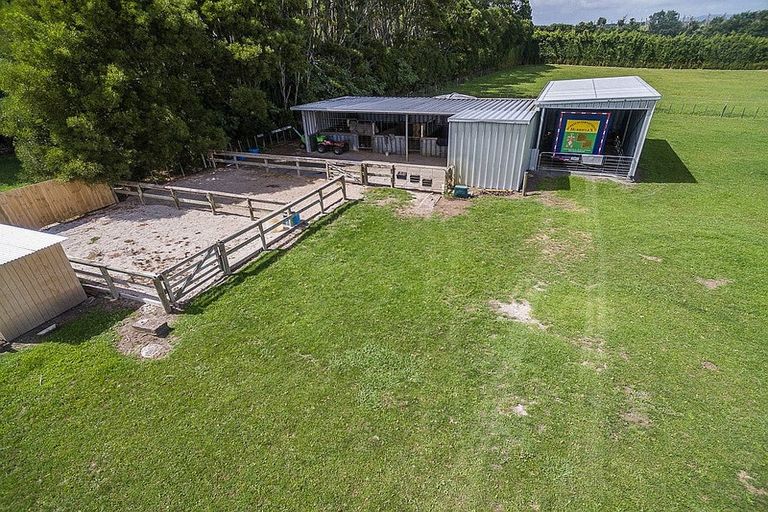 Photo of property in 74 Old Railway Road, Kumeu, 0892