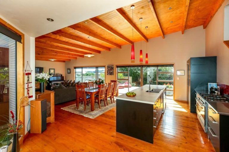 Photo of property in 130b Wairau Road, Oakura, 4314