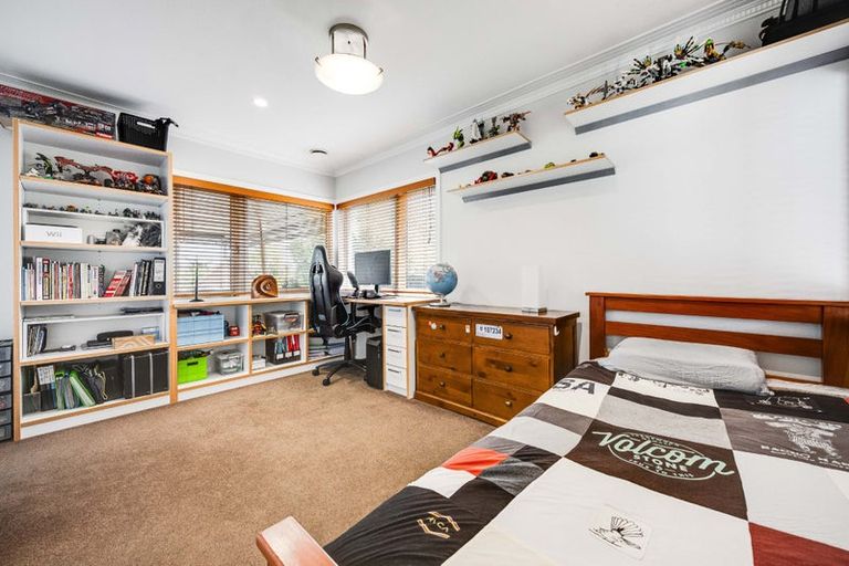 Photo of property in 16 Paton Avenue, Te Atatu South, Auckland, 0610