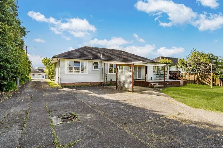 Photo of property in 54 Matipo Road, Te Atatu Peninsula, Auckland, 0610