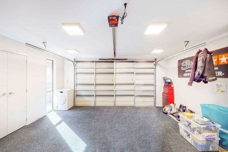 Photo of property in 31 Mooring Close, Whitby, Porirua, 5024