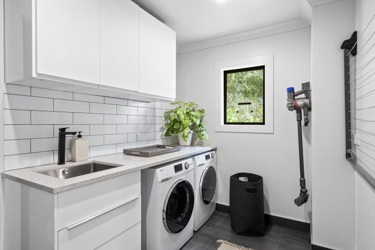 Photo of property in 147 Seatoun Heights Road, Miramar, Wellington, 6022