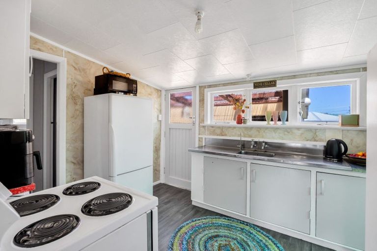 Photo of property in 68 Domett Street, Opunake, 4616