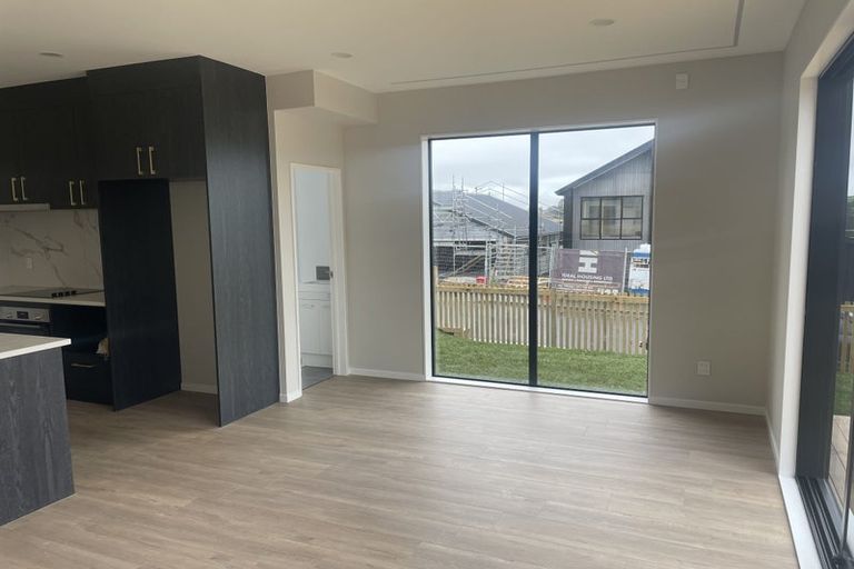 Photo of property in 19 Paparahi Place, Wainui, Silverdale, 0992