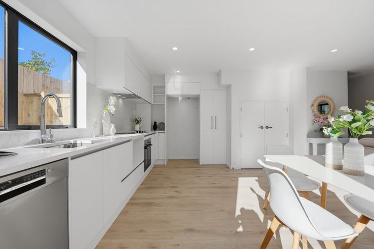 Photo of property in 3 Gill Avenue, Te Atatu Peninsula, Auckland, 0610
