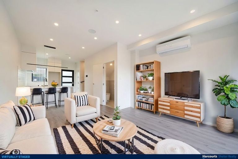 Photo of property in 2/105 Hobsonville Road, West Harbour, Auckland, 0618