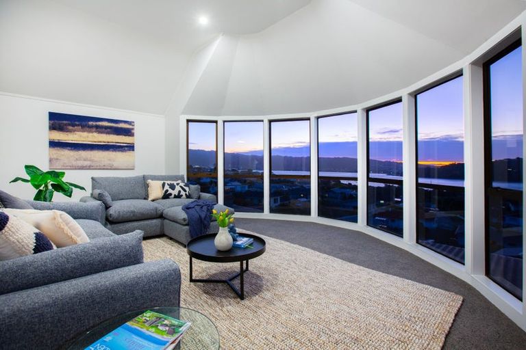 Photo of property in 19 Kinloch Place, Papakowhai, Porirua, 5024