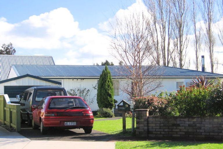 Photo of property in 9 Ross Crescent, Orewa, 0931