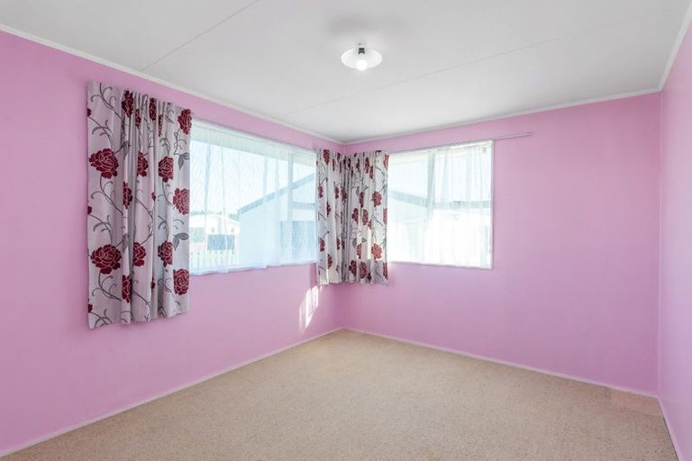 Photo of property in 72 Strathmore Avenue, Levin, 5510