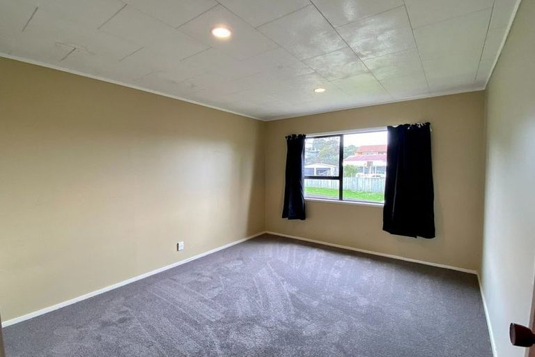 Photo of property in 2 Atlantis Place, Totara Vale, Auckland, 0629