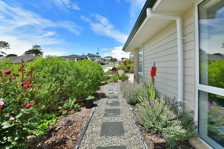 Photo of property in 24 Discovery Drive, Gulf Harbour, Whangaparaoa, 0930