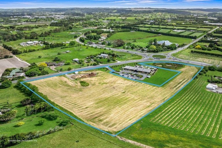 Photo of property in 449 Taupaki Road, Kumeu, 0892