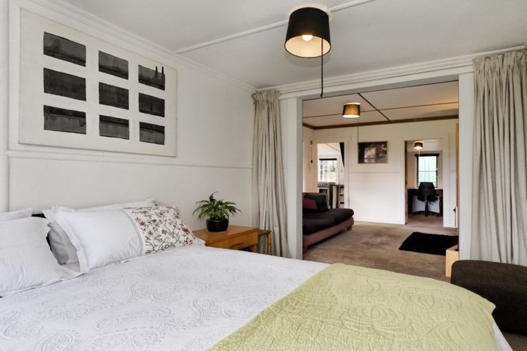 Photo of property in 105 Marine Parade North, Piha, 0772