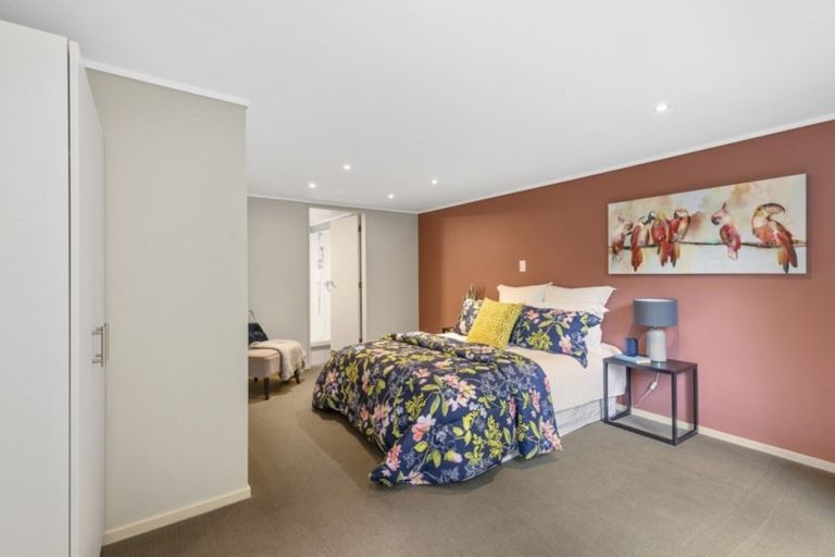 Photo of property in 140 Miromiro Road, Normandale, Lower Hutt, 5010