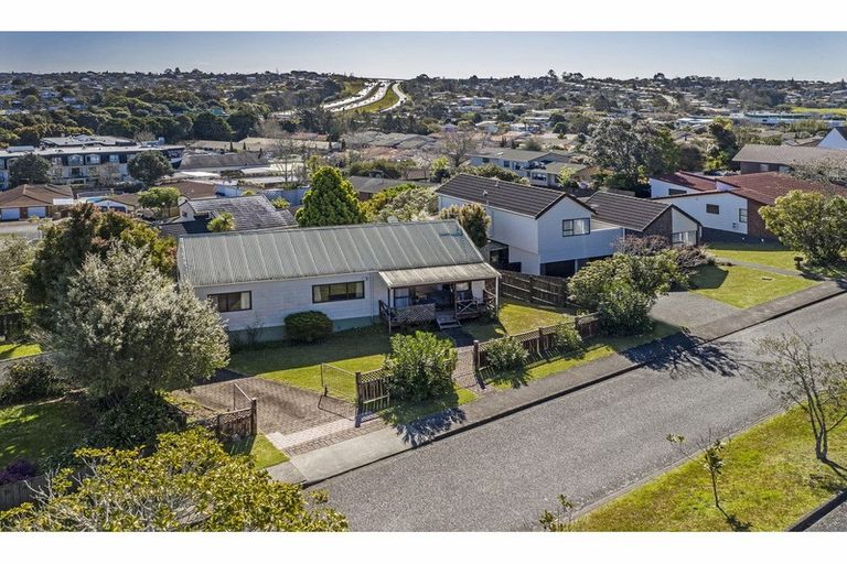 Photo of property in 56 Kennedy Avenue, Forrest Hill, Auckland, 0620