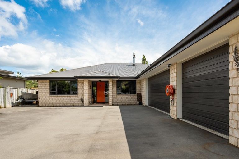 Photo of property in 12 Weka Place, Picton, 7220