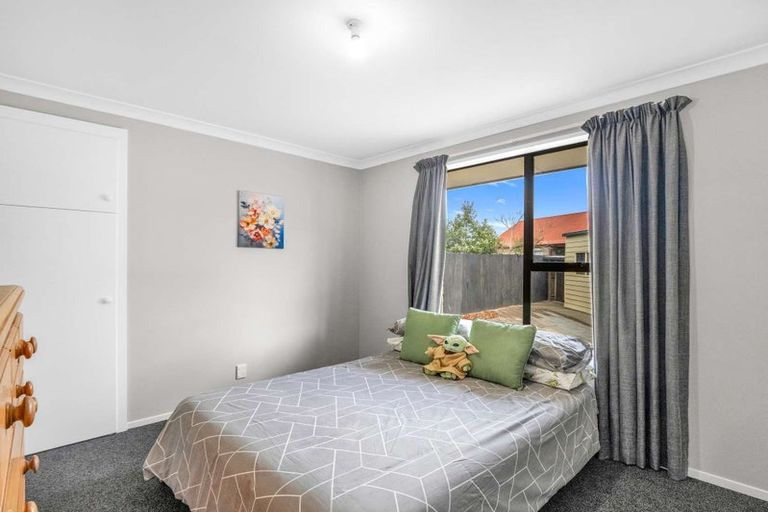 Photo of property in 12 Mchaffies Place, Wainoni, Christchurch, 8061