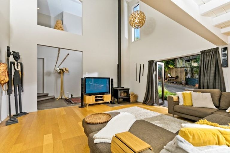 Photo of property in 19 Te Araroa Drive, Paremoremo, Auckland, 0632