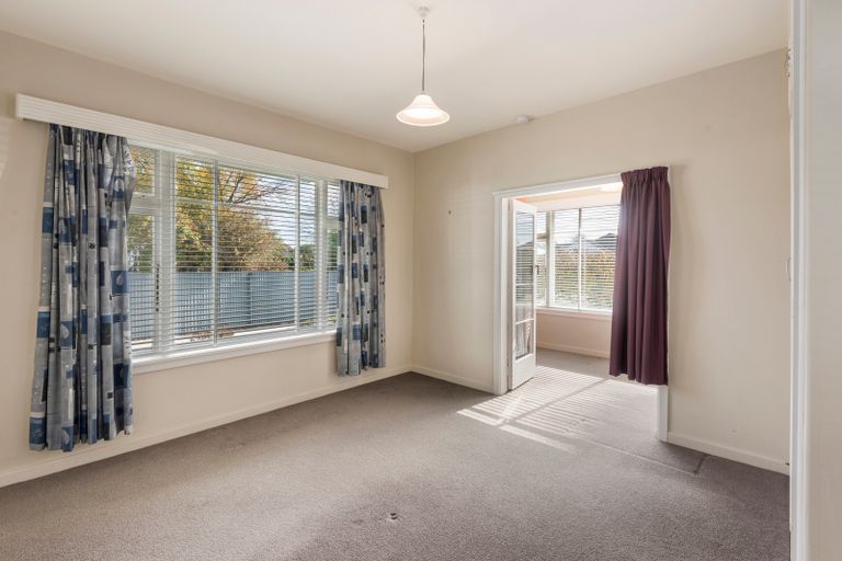 Photo of property in 16 Coopers Road, Dallington, Christchurch, 8061