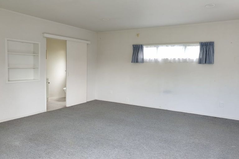 Photo of property in 115 Sykes Road, Weymouth, Auckland, 2103