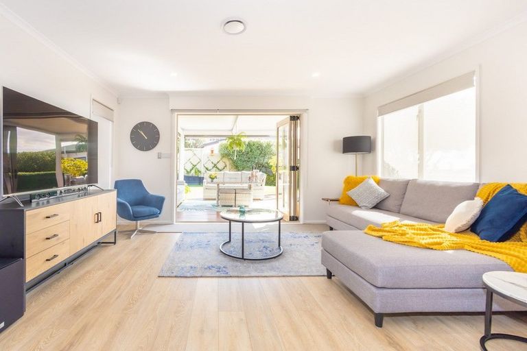 Photo of property in 21 West Hoe Heights, Orewa, 0931