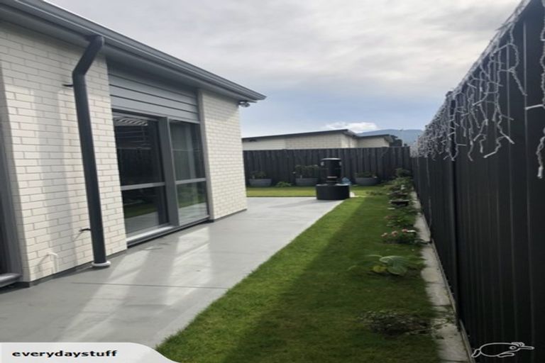 Photo of property in 12 Buddle Road, Wallaceville, Upper Hutt, 5018