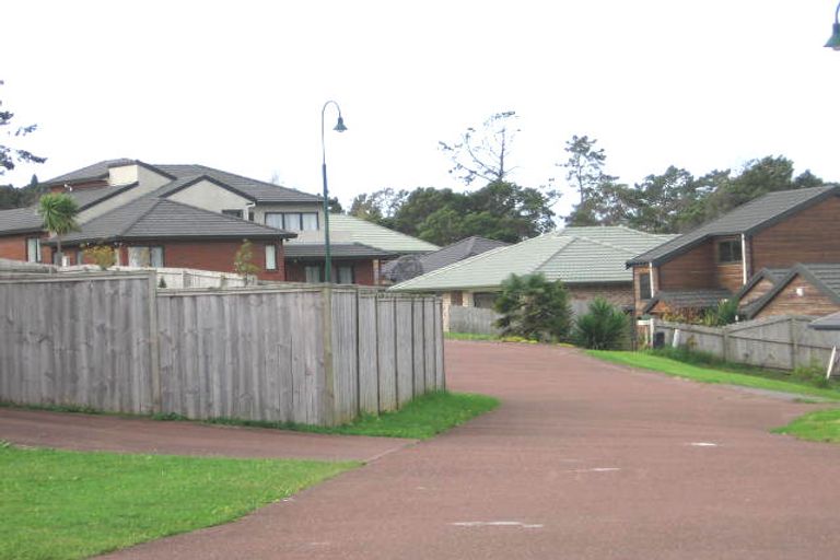 Photo of property in 46 San Valentino Drive, Henderson, Auckland, 0612