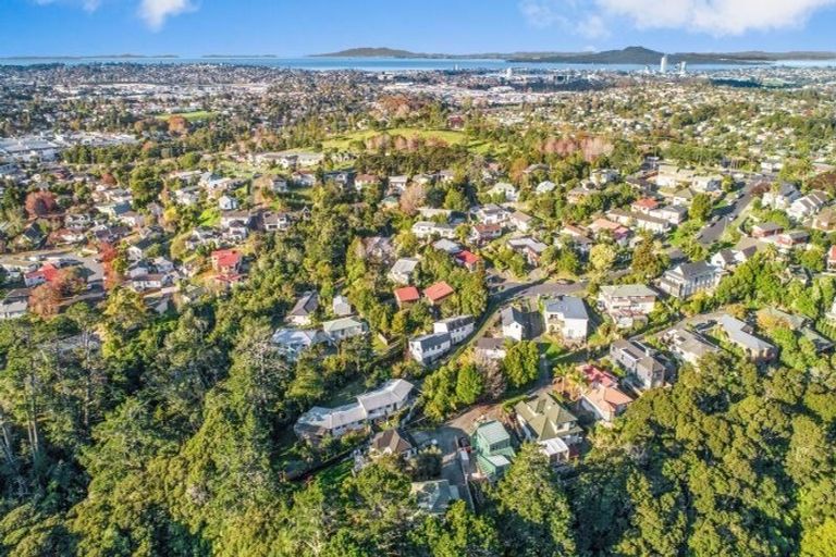 Photo of property in 1/24 Capilano Place, Glenfield, Auckland, 0629