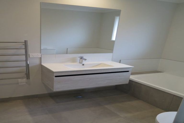 Photo of property in 16 Kahawai Place, Omokoroa, 3114