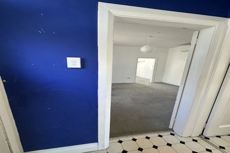 Photo of property in 75 Apu Crescent, Lyall Bay, Wellington, 6022