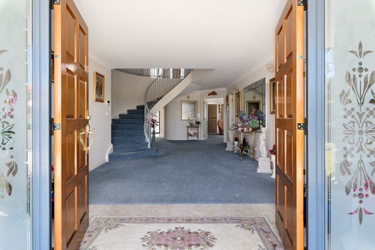 Photo of property in 16 Waimanu Bay Drive, Te Atatu Peninsula, Auckland, 0610