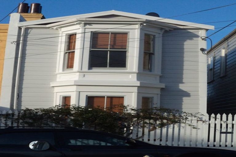 Photo of property in 29 Queen Street, Mount Victoria, Wellington, 6011