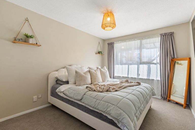 Photo of property in 2/2 Mchaffies Place, Wainoni, Christchurch, 8061