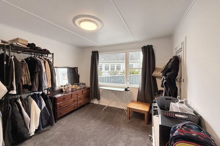 Photo of property in 202 Wellington Road, Wainuiomata, Lower Hutt, 5014