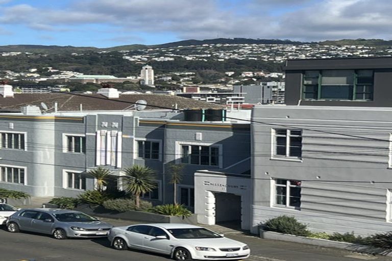 Photo of property in 22 Hawker Street, Mount Victoria, Wellington, 6011