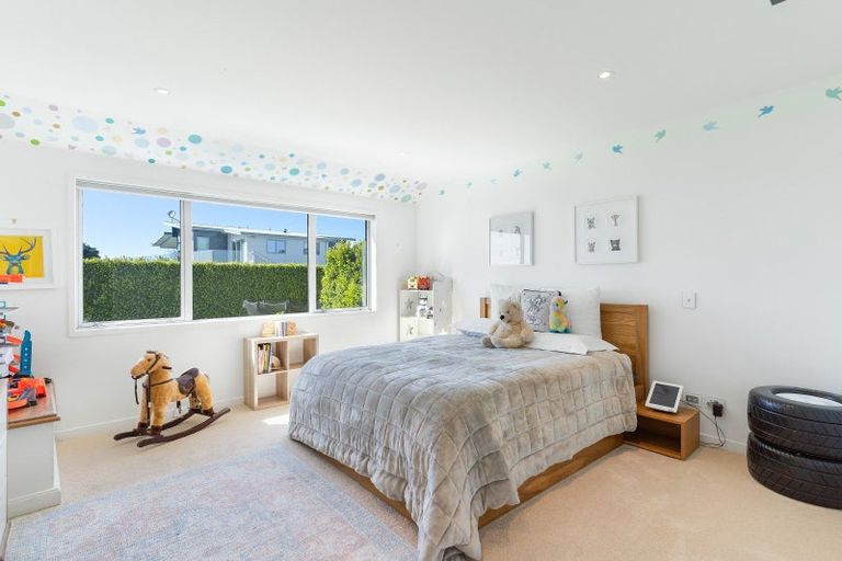 Photo of property in 40 Oceania Place, Mellons Bay, Auckland, 2014